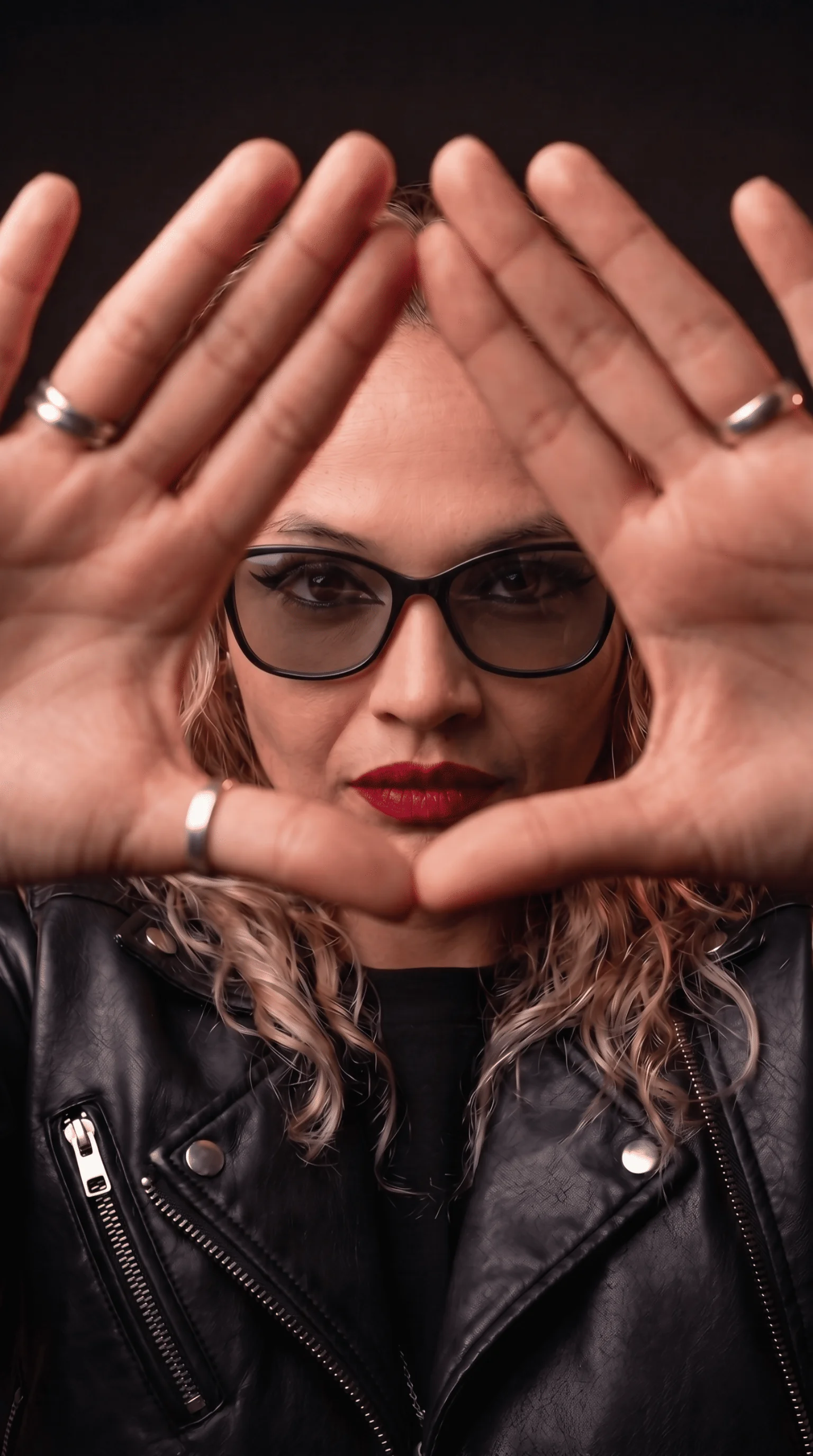 ESME CARVALI — ClubMixRadio